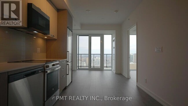 Building Photo - 75 James St S