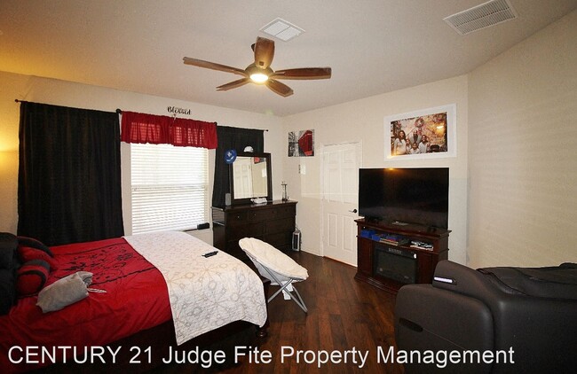 Foto del edificio - 5 br, 4 bath House - 2484 Lakewood Drive