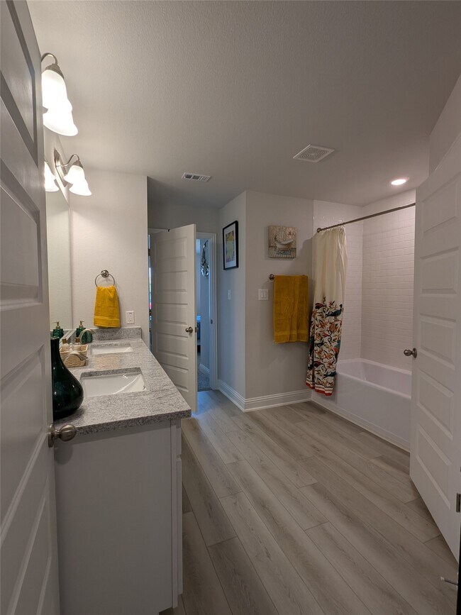 Foto del edificio - 2605 Golden Palms Ln