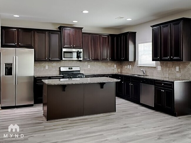 Foto del edificio - 5744 Savannah River Rd