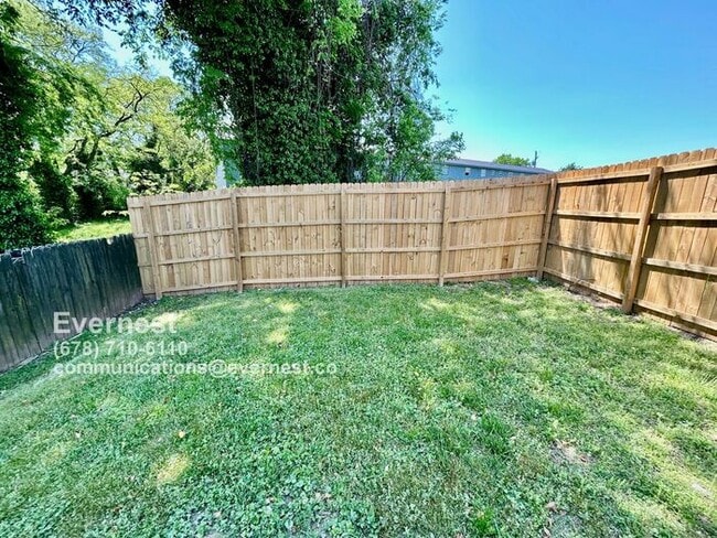 Building Photo - Spacious 4-Bedroom Home with Front Porch a...