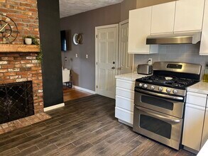 Building Photo - 5 Mall St