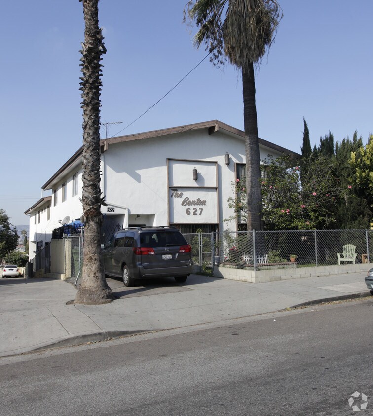 Foto del edificio - 627 N Benton Way