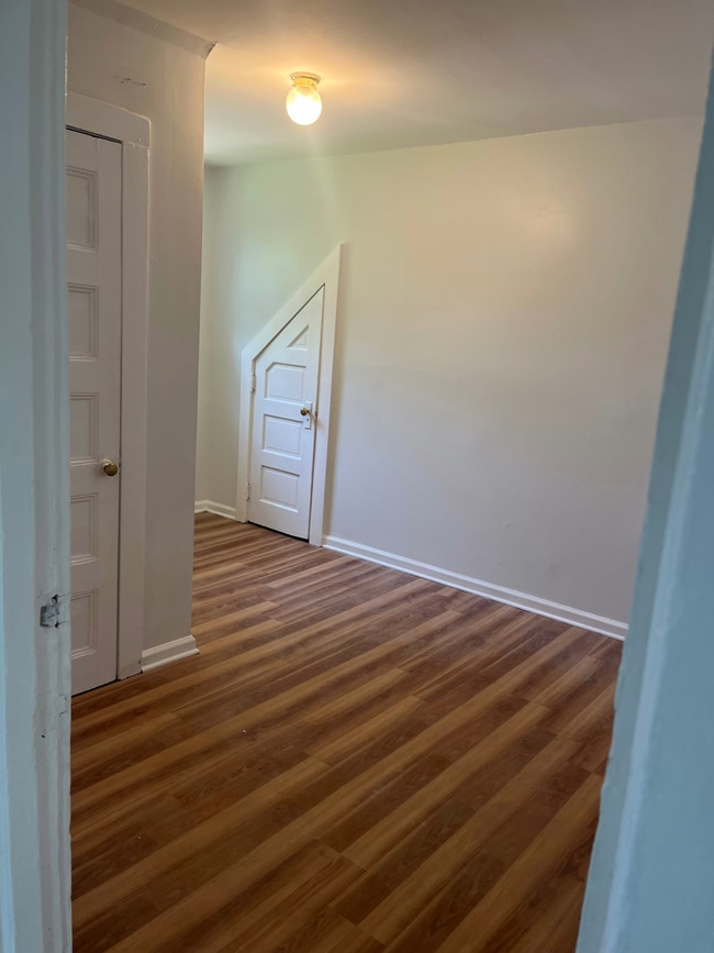 Building Photo - 251 Maple Ave