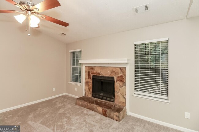 Foto del edificio - 208 Peartree Ln