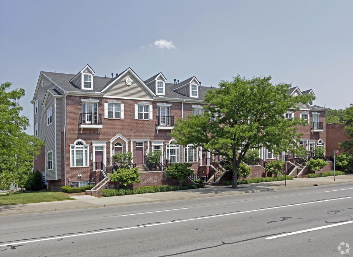 2394023942 Woodward Ave, Pleasant Ridge, MI 48069 Apartments in