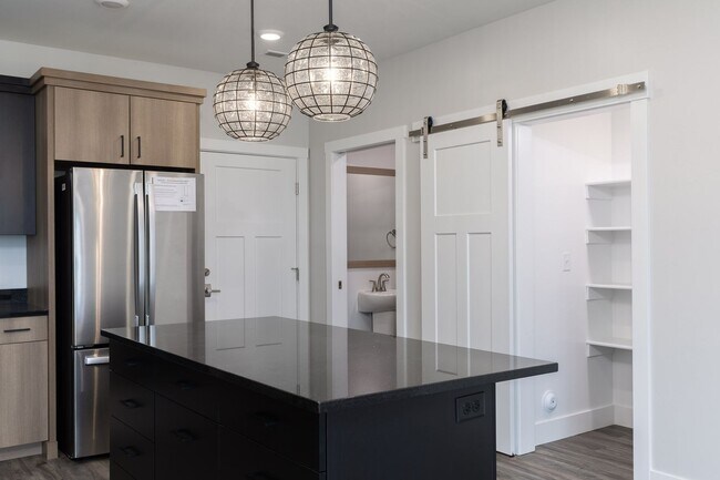 Building Photo - Moraine Square 3 bedroom - Brand New 3BR, ...