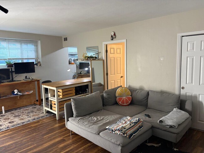 Building Photo - 103 McKnight Cir