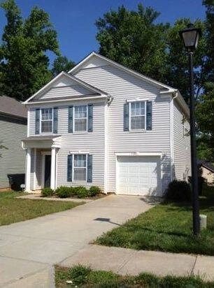 Primary Photo - 3 Bedroom home with loft and 2 1/2 Bath