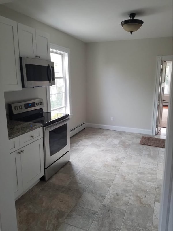 Building Photo - 127 Bartlett St