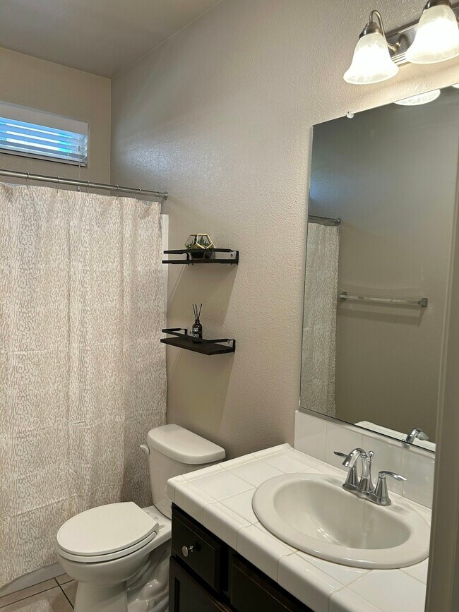 Foto del edificio - 4366 Strathmore Pl