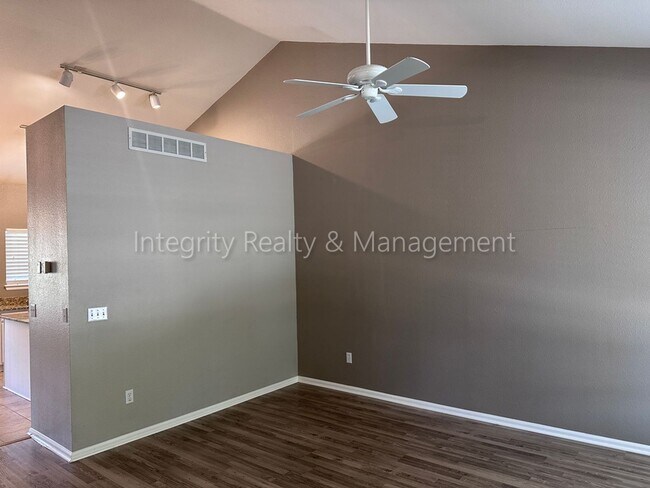 Building Photo - 1041 W Laurenwood Ln