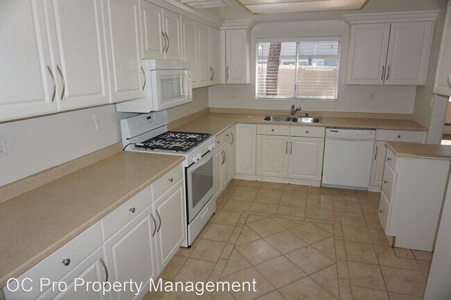 Building Photo - 4 br, 2.5 bath House - 6666 Palma Circle