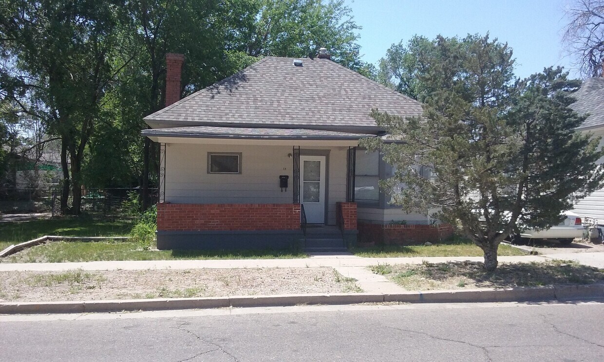 Primary Photo - 2 Bed 1 Bath Single Family Home 900/month!
