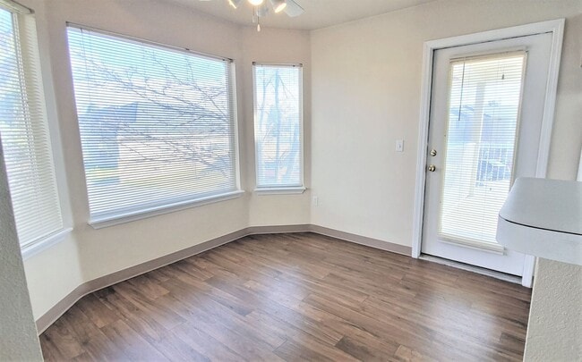 Building Photo - 617 Saratoga Dr