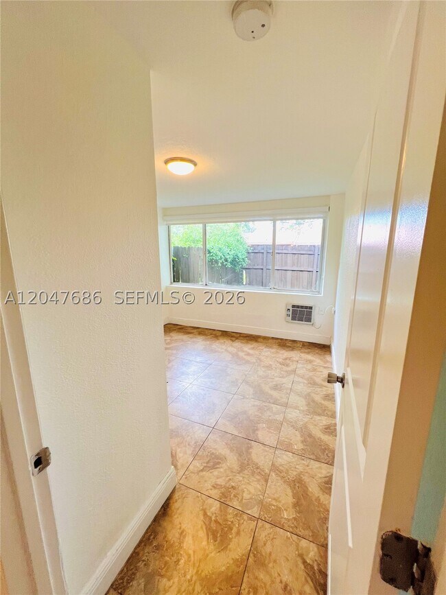 Foto del edificio - 410 Pinecrest Dr