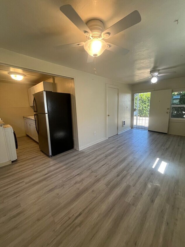 Foto principal - 1-Bedroom 1-Bathroom home in Cottage Grove