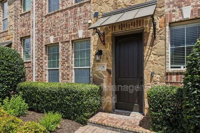 Foto del edificio - 5729 Knox Dr