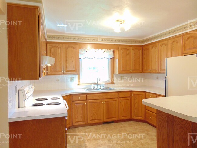 Building Photo - 4908 N Lynndale Dr