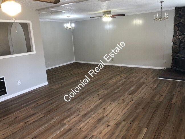 Foto del edificio - 3 bedroom 1 bathroom nicely updated home i...