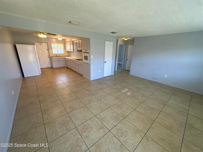 Foto del edificio - 125 Lucas Rd