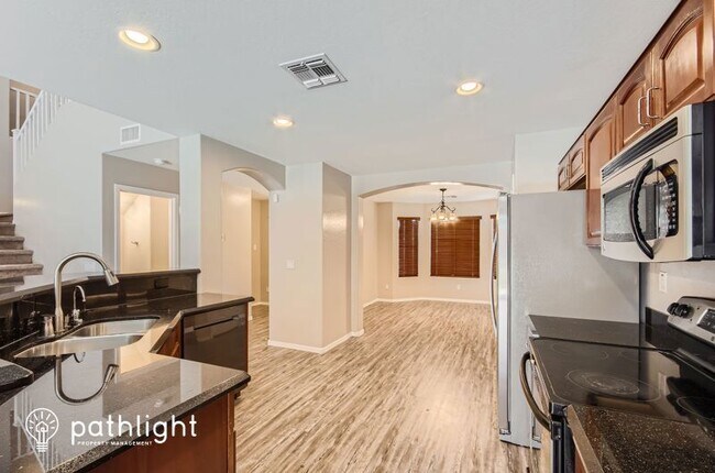 Foto del edificio - 18370 N Crestview Ln