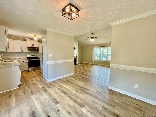 Building Photo - 5325 Wallbrook Dr