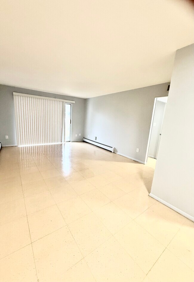 Foto del edificio - 2971 Four Towers Dr