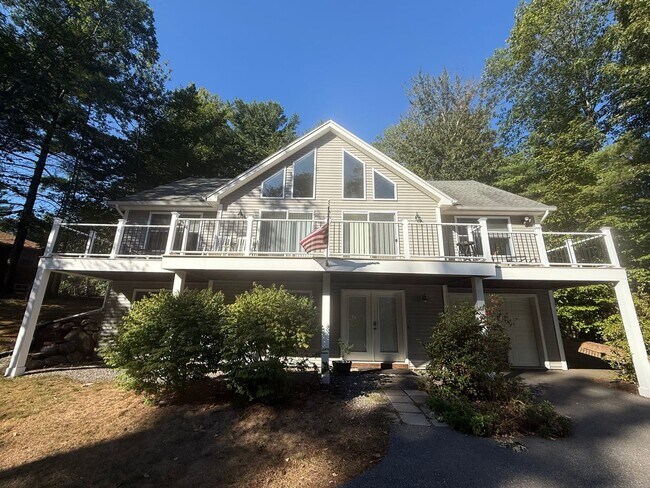 Building Photo - Spacious & Comfortable 4 Bedroom House - C...