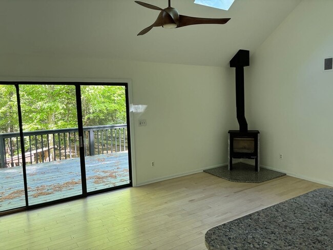 Foto del edificio - 2729 Poplar Ln