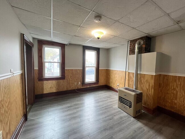 Building Photo - 150 Van Rensselaer St