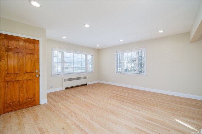 Foto del edificio - 2420 Cottage Ct
