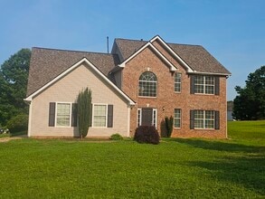 Building Photo - 670 Burtons Cove