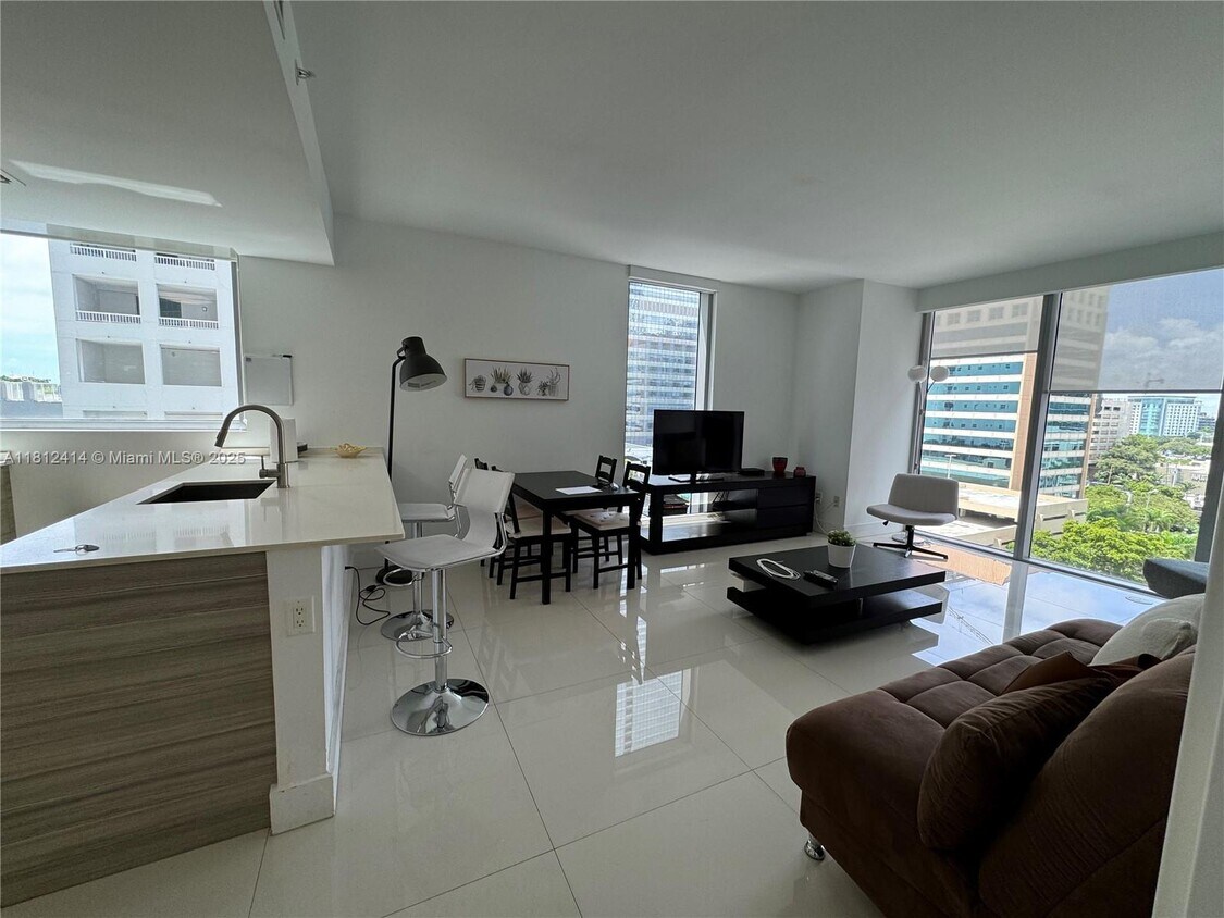 Primary Photo - 1300 Brickell Bay Dr