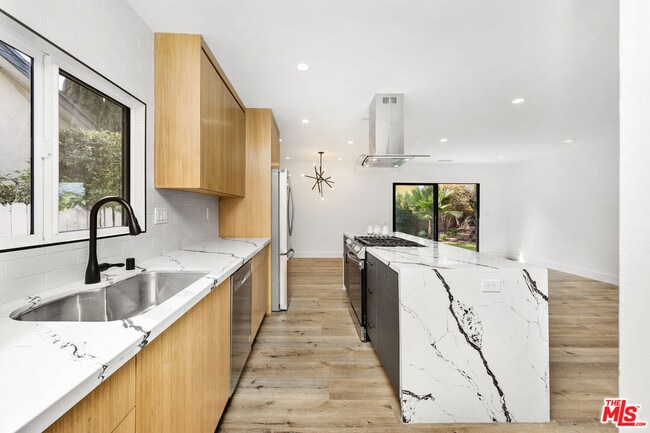 Foto del edificio - 5627 Agnes Ave