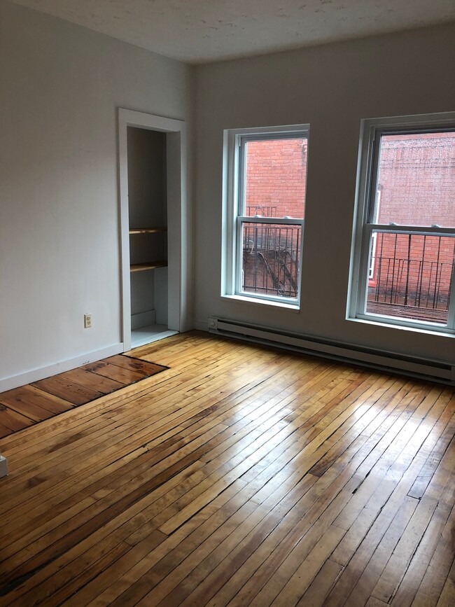 Building Photo - 21 Pleasant St