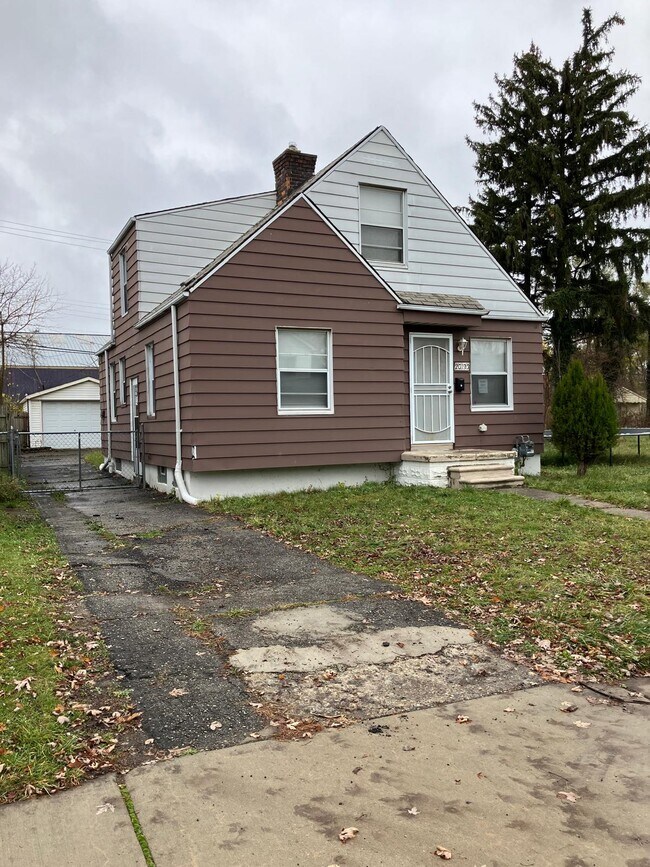 Building Photo - 20193 Concord St