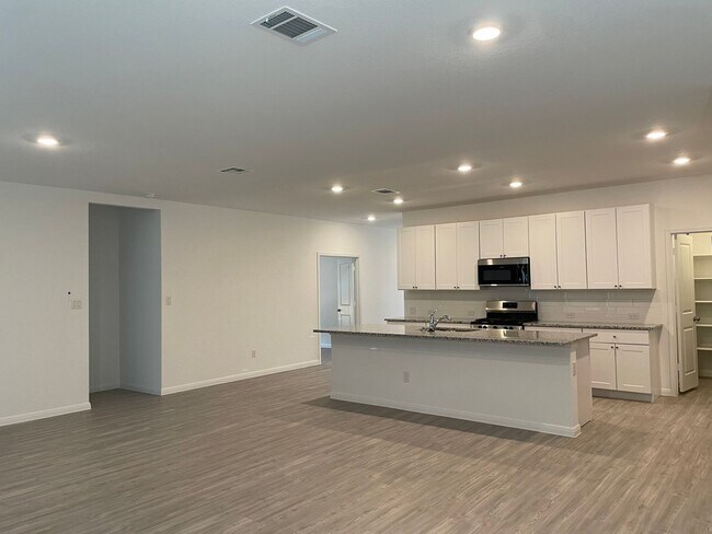 Foto del edificio - 3/2/2 with flex room in Heather Glen / Large Backyard / Ring Door Bell / Fridge Included /Communi...