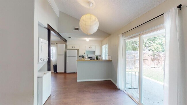 Building Photo - 6109 Glen Meadow Dr