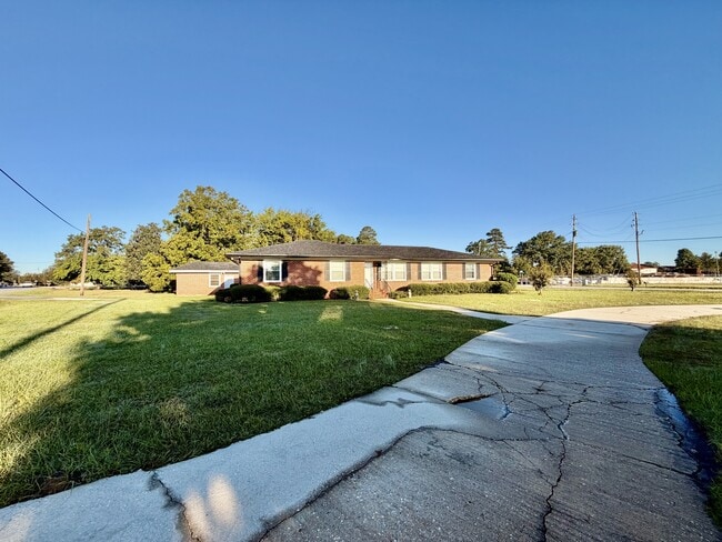 Building Photo - 1427 Old Ebenezer Rd