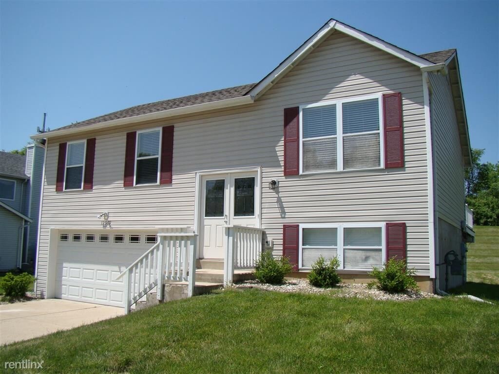 3 br, 2 bath House 12569 Evening Shade Dr House Rental in Black