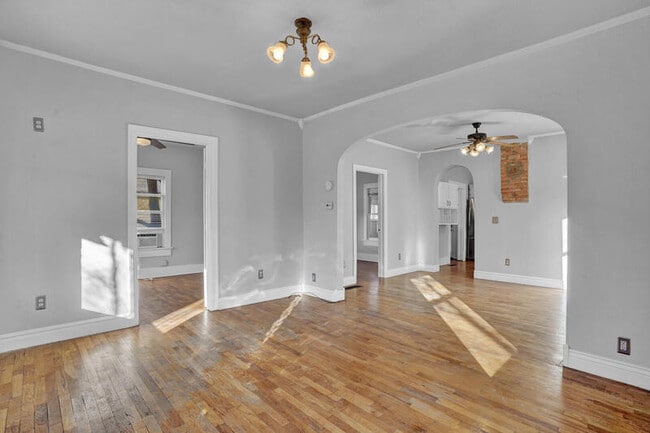 Building Photo - 926 E San Miguel St