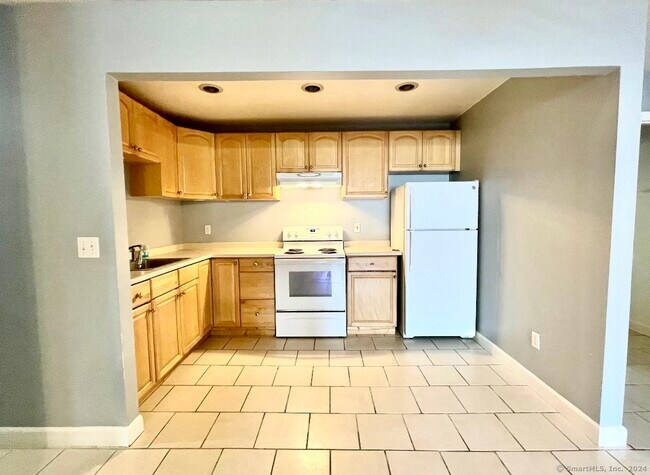 Building Photo - 2950 Madison Ave