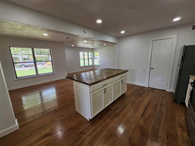Foto del edificio - 2402 Housley Dr