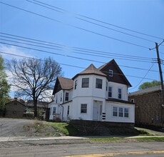 Building Photo - 120 Henry St