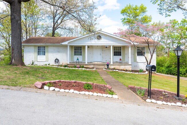 Building Photo - 4617 Cloverdale Loop