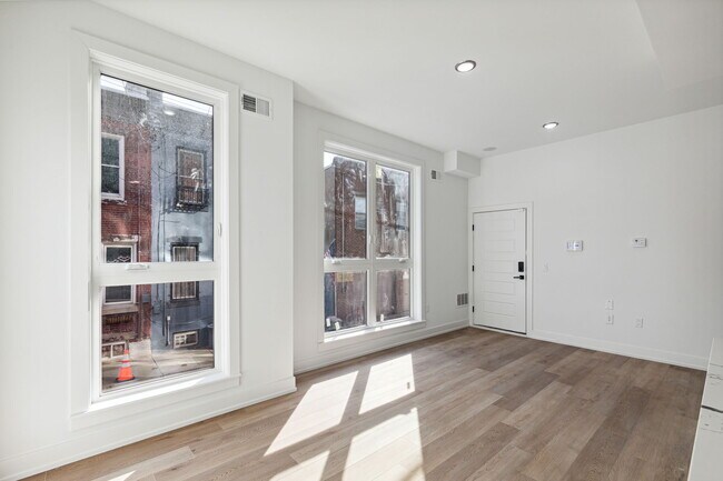 Foto del edificio - 2550 N Hope St