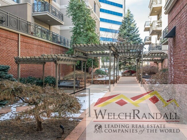 Building Photo - Spacious 2-Bedroom Condo in Prime Downtown...