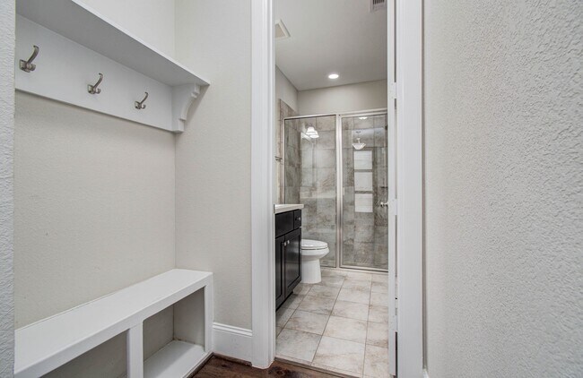 Building Photo - 11023 Acorn Falls Dr