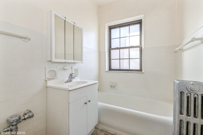 Building Photo - Oak Park 2 bed 1 bath